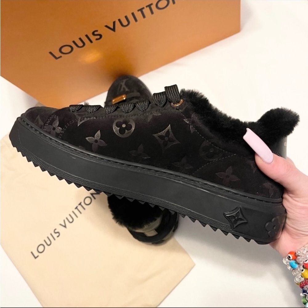 NEW Louis Vuitton Sneakers🖤